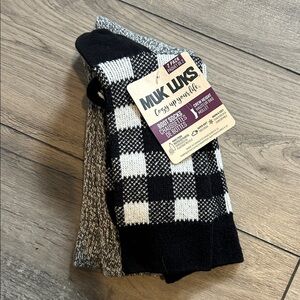 NEW 🆕 TWO pairs Muk Luks Women’s Boot Socks size 6-11